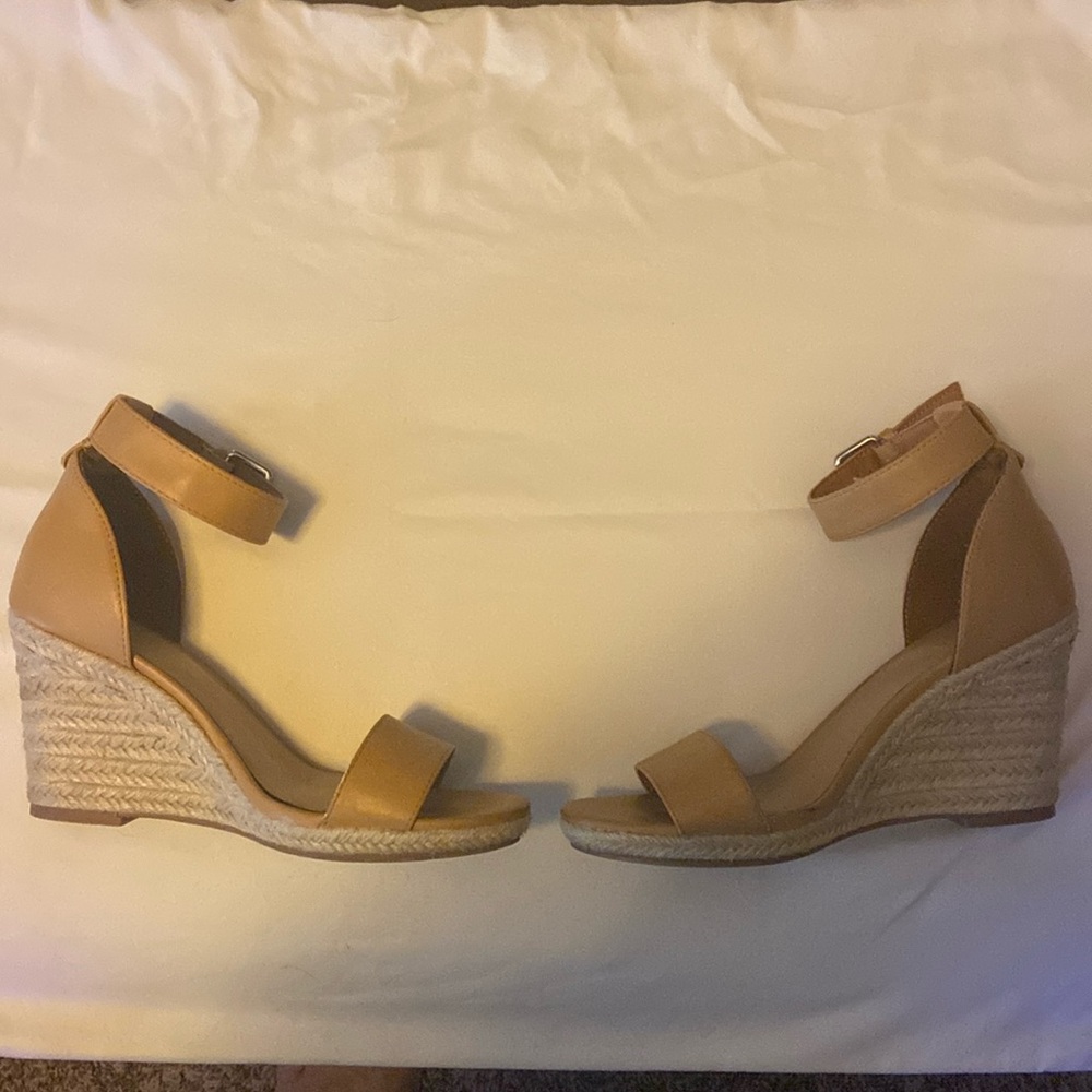 Women’s size 7 wedge sandal/shoe